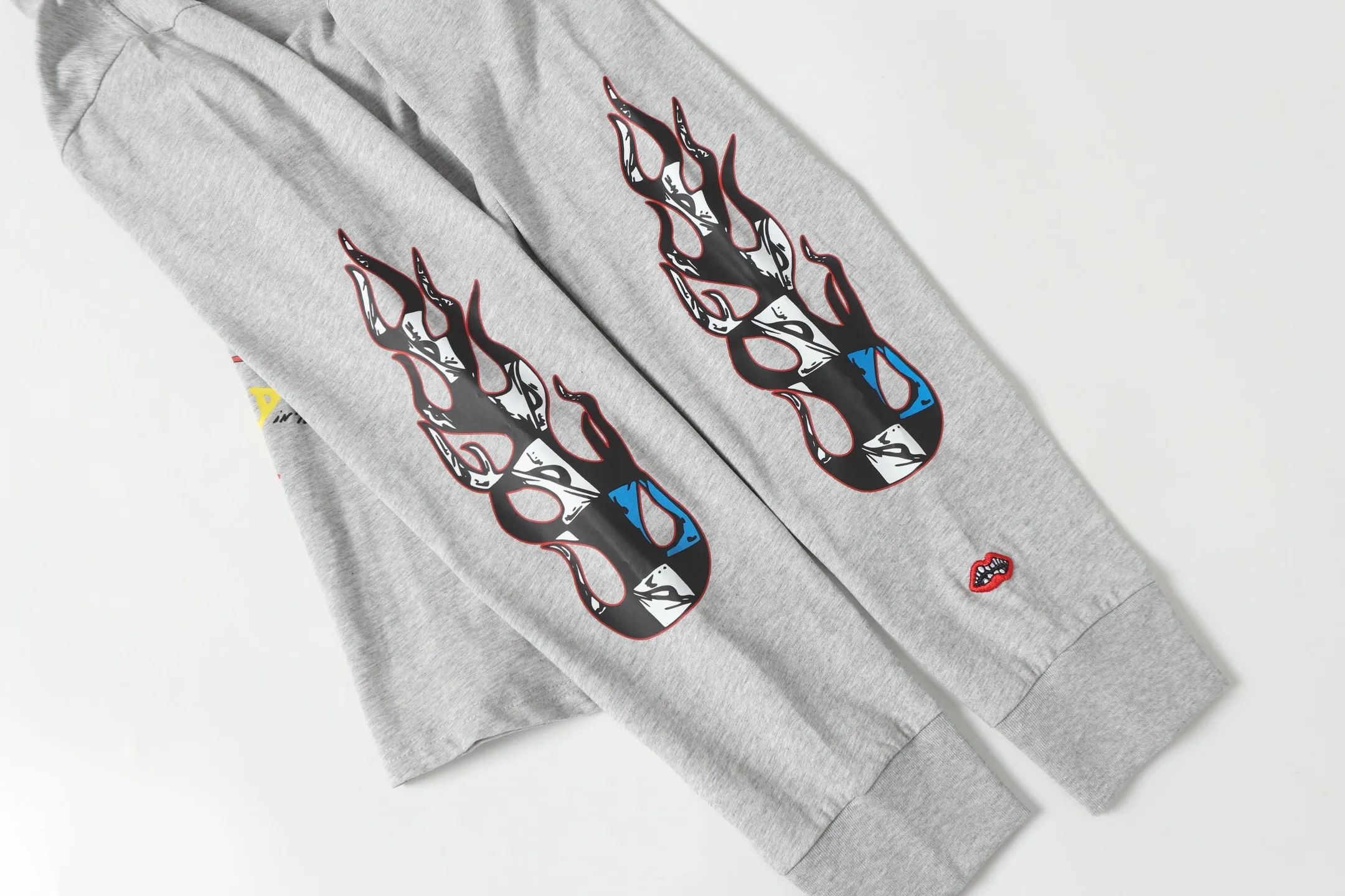 P160 Cross-border model. Those who pursue quality, please do not place an order. -Chrome Hearts/Chrome Hearts Sanskrit printed popular long-sleeved T-shirt -High weight, high density and high quality. The wool is soft, delicate and skin-friendly. It feels soft and silky. It has excellent warmth and skin-friendly properties.